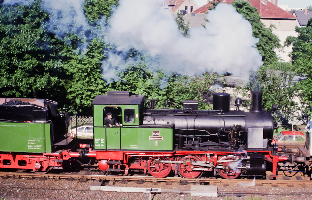 http://images.bahnstaben.de/HiFo/00011_1988 - 150 Jahre Braunschweigische Staatsbahn/6537303766623433.jpg